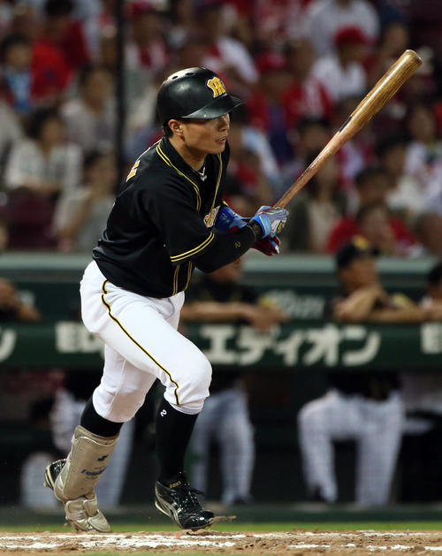 北條史也は先制右前適時打を放つ（撮影・栗木一考）