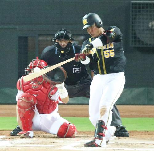 広島対阪神　6回表阪神1死、陽川は左越え本塁打を放つ（撮影・上山淳一）