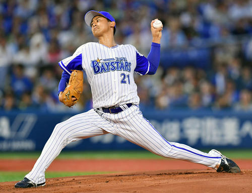 DeNA対ヤクルト　DeNA先発で力投する今永（撮影・滝沢徹郎）