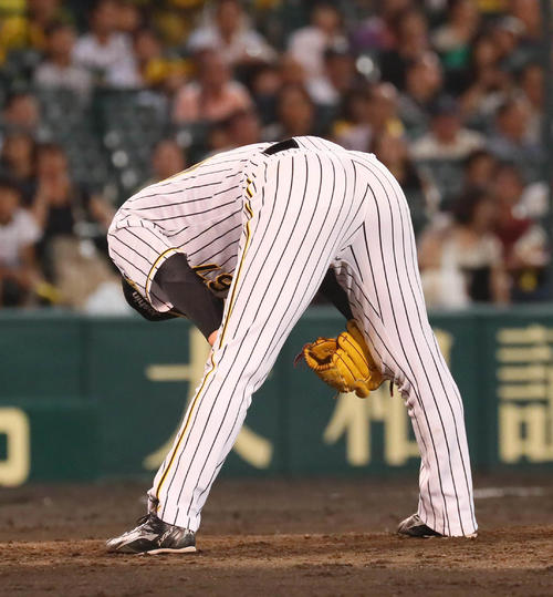 岩崎優は高橋周平に中前勝ち越し適時打を浴びる(撮影・宮崎幸一)
