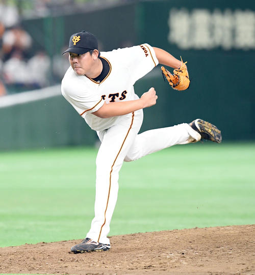 9回からマウンドに上がった巨人山口俊(撮影・たえ見朱実)