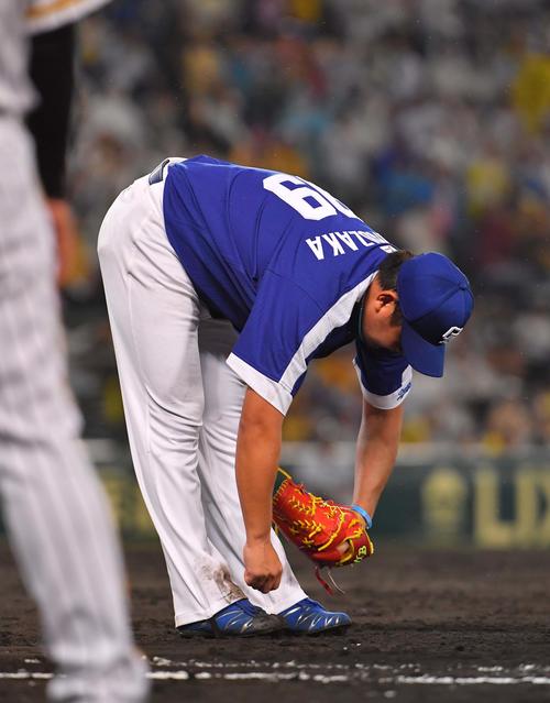 腰を伸ばしながら力投を続ける松坂大輔（撮影・上田博志）