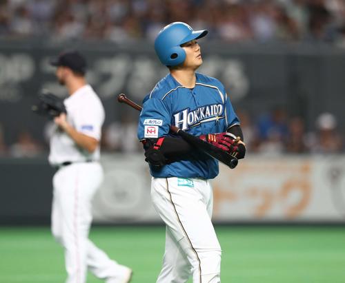 押し出し四球を選ぶ清宮（撮影・黒川智章）