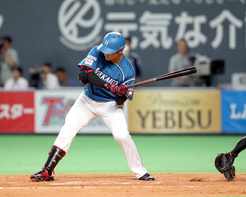 4回裏日本ハム1死満塁、清宮は四球選び、押し出しで同点に追いつく（撮影・佐藤翔太）