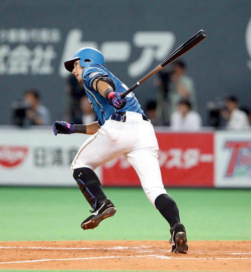 5回裏日本ハム1死三塁、大田は左前適時打を放つ（撮影・佐藤翔太）