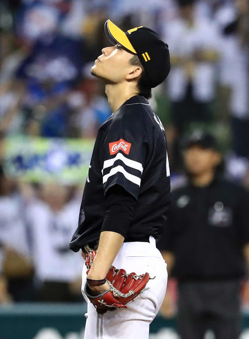 西武対ソフトバンク　5回裏西武1死一、三塁、浅村に3点本塁打を浴び天を仰ぐ千賀（撮影・江口和貴）