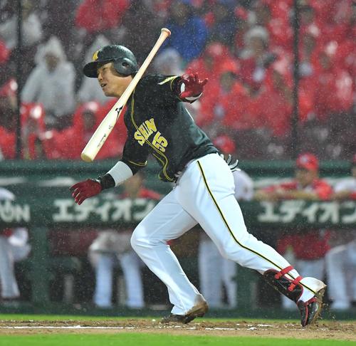 広島対阪神　3回表阪神2死満塁、左前に2点適時打を放つ陽川尚将（撮影・上田博志）