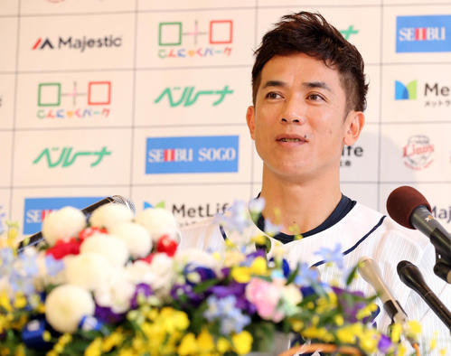 引退会見に臨んだ西武松井稼頭央(2018年9月27日)