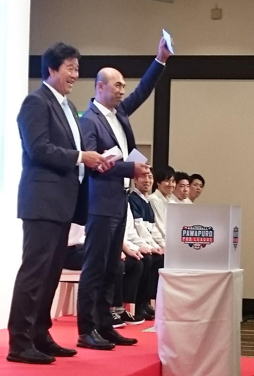 ２位指名で、ふが選手を抽選で獲得した、中日ＯＢの和田一浩氏