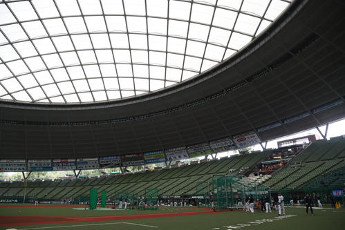 西武対ソフトバンク　試合前に一時停電したメットライフドーム（撮影・林敏行）