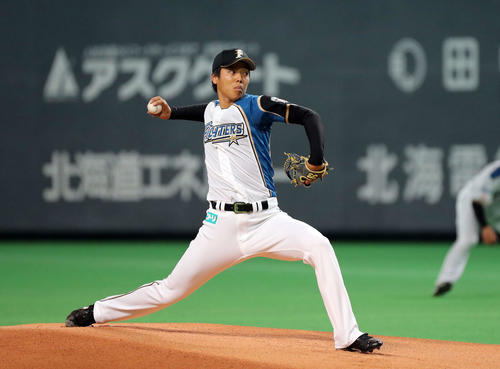 日本ハム対西武 先発し力投する日本ハム杉浦(撮影・鈴木正人)