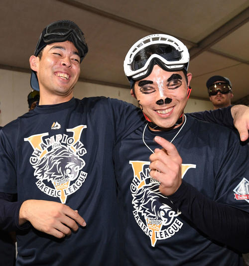 秋山そっくり！西武歓喜のビールかけ熊代がMVP - プロ野球 : 日刊