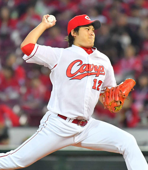 広島先発の九里（撮影・上田博志）