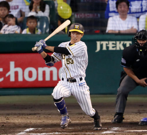 阪神対DeNA　10回裏阪神2死満塁、右前サヨナラ適時打を放つ島田（撮影・前田充）