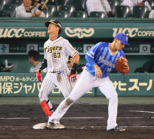 阪神対DeNA 5回裏阪神1死一塁、板山祐太郎は二塁ゴロ併殺打に倒れる(撮影・宮崎幸一)