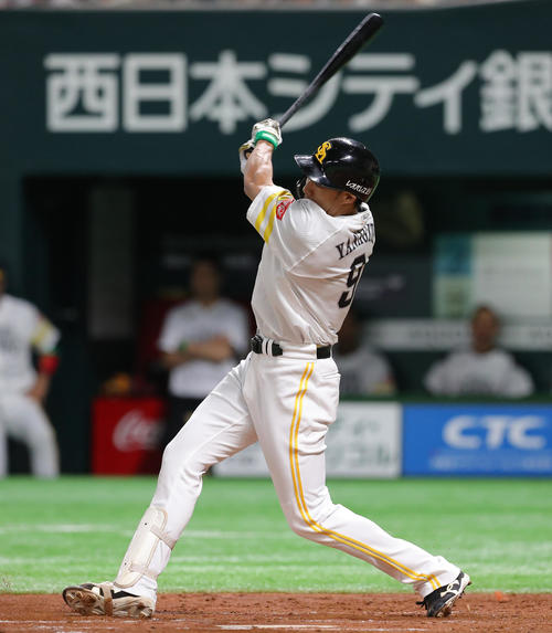 ソフトバンク対日本ハム　1回裏ソフトバンク無死満塁、柳田は右前適時打を放つ（撮影・佐藤翔太）