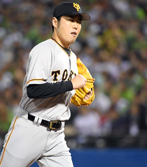 5回裏ヤクルト2死二塁、山田哲人を空振り三振ぶ打ち取った上原（撮影・たえ見朱実）