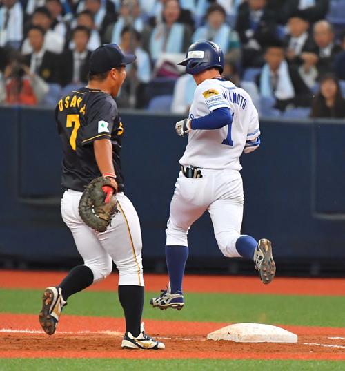 4回裏大阪ガス2死、一塁内野安打を放つ近本光司(撮影・上田博志