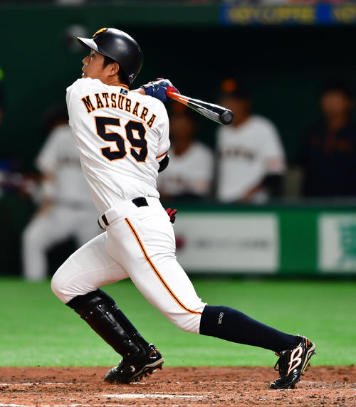 左中間をやぶり一気にダイヤモンドを駆け抜けランニング本塁打とする松原(撮影・清水貴仁)