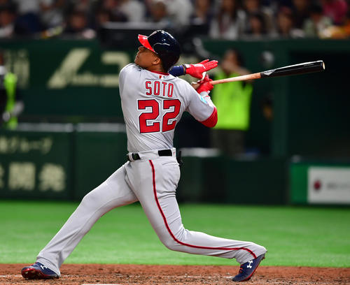 日本対MLB　6回表MLB無死一塁、左越え2点本塁打を放つソト（撮影・清水貴仁）