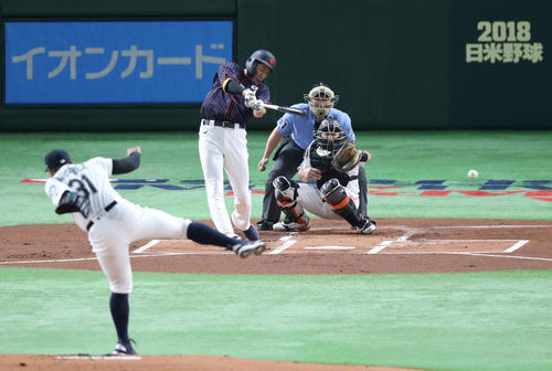 MLB対日本　1回表日本2死二塁、柳田は先制の左前適時打を放つ（撮影・林敏行）