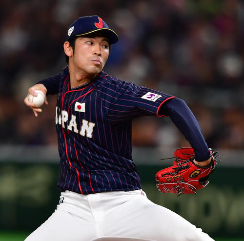 8回に登板する佐藤優（撮影・清水貴仁）