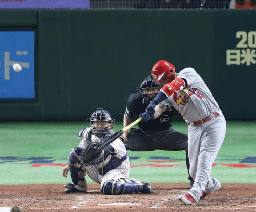 5回表MLB1死二、三塁、モリーナは右越え3点本塁打を放つ（撮影・林敏行）