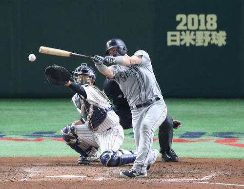 7回表MLB2死二塁、ハニガーは中前適時二塁打を放つ（撮影・林敏行）