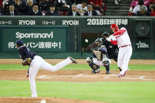 MLB対日本　2回裏MLB2死、ホスキンスは右越えソロ本塁打を放つ（撮影・加藤哉）