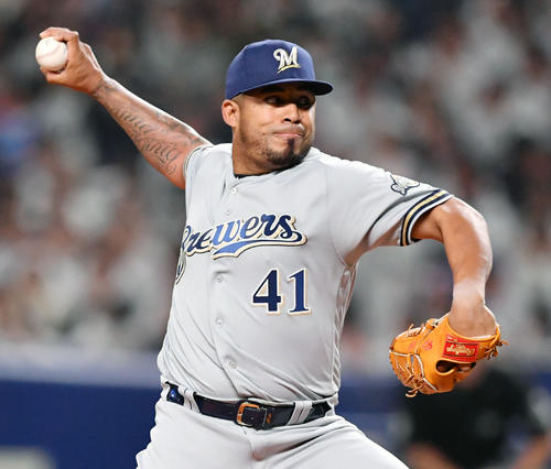 日本対MLB　MLB先発で力投するゲラ（撮影・滝沢徹郎）