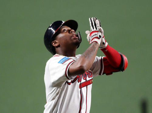 MLB対日本　8回裏MLB無死、ソロ本塁打を放つアクーニャJr．（撮影・狩俣裕三）