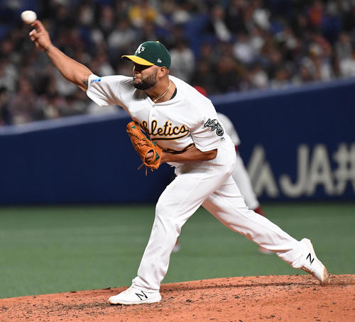 MLB対日本　MLB3番手ペティット（撮影・前岡正明）