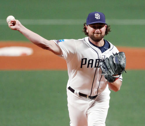 MLB対日本　8回表から登板するイエーツ（撮影・狩俣裕三）