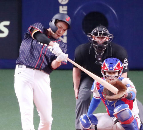 MLB対日本　8回表日本1死、柳田は左前打を放つ（撮影・加藤哉）