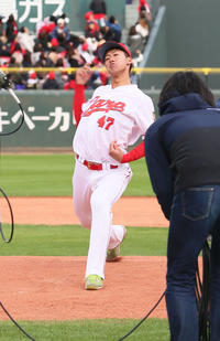 広島山口 永川の投球ものまねで本拠地 デビュー プロ野球 日刊スポーツ