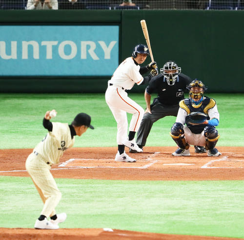全セ対全パ 2回裏全セ無死、1本足打法で打席に立つ王氏。投手山田(撮影・足立雅史)