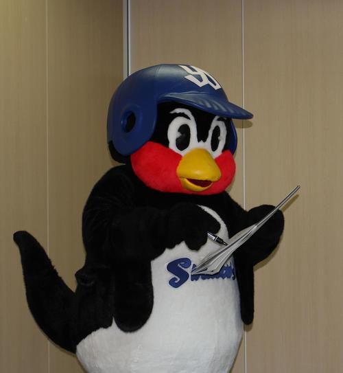 フリップに書き込むつば九郎