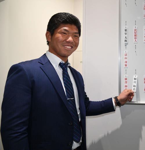入寮したオリックス頓宮裕真(撮影・渦原淳)