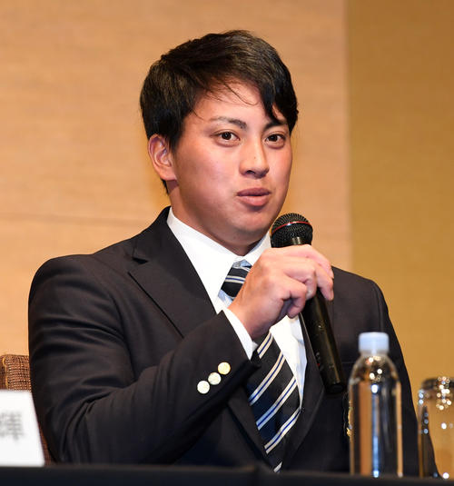 入団会見時の楽天ドラフト7位小郷