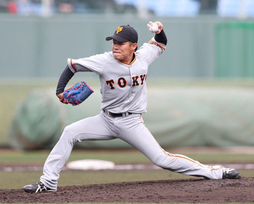 紅組対白組 力投する紅組3番手の森福(撮影・林敏行)