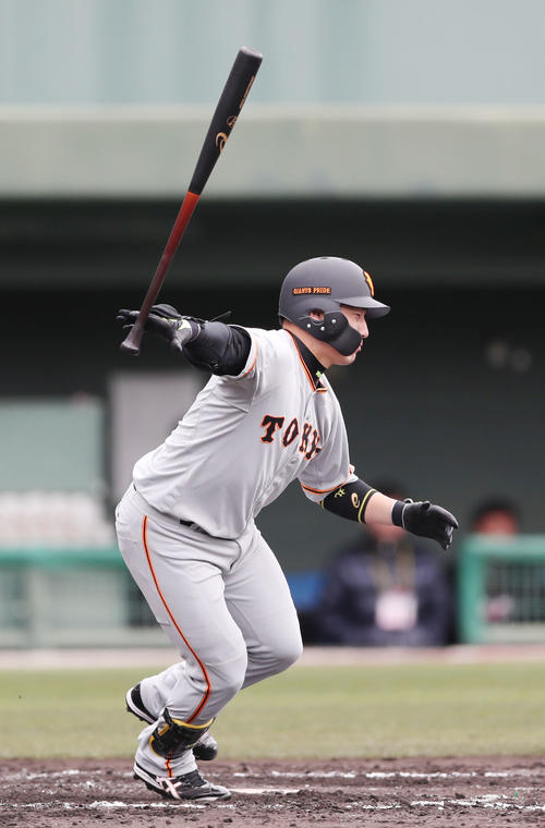 紅組対白組 3回表紅組1死二塁、丸は右前適時打を放つ(撮影・林敏行)