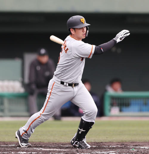 紅組対白組 3回表紅紅組1死一、二塁、中島は右中間に適時二塁打を放つ(撮影・林敏行)