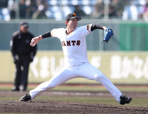 紅組対白組 力投する白組4番手の畠(撮影・林敏行)