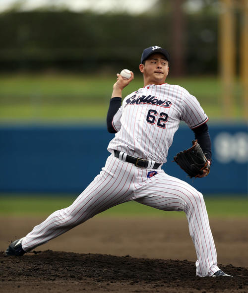 練習試合ヤクルト対KIA ヤクルト3番手で登板する田川(撮影・狩俣裕三)