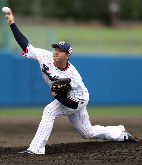 練習試合ヤクルト対KIA ヤクルト5番手で登板する梅野(撮影・狩俣裕三)