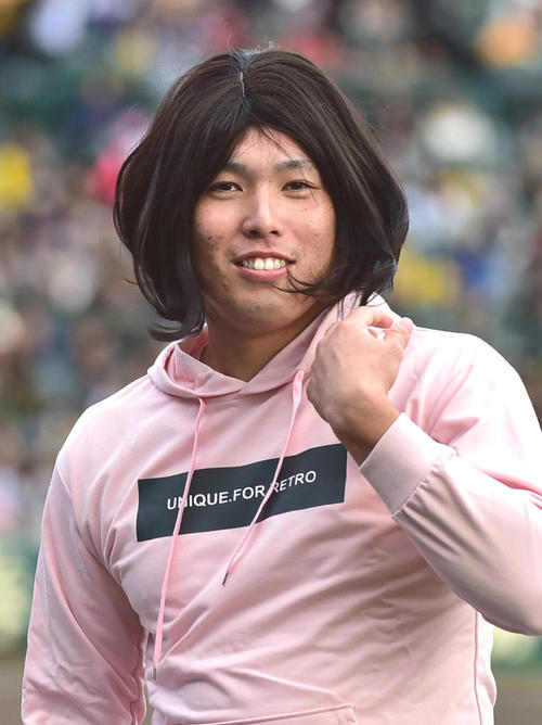 ファン感謝デーで尼神インターの誠子の仮装をした馬場