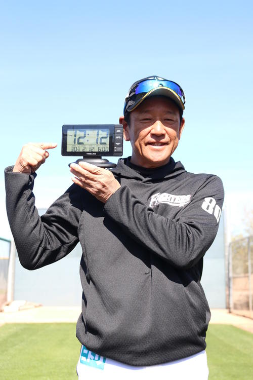 12時12分に開幕投手を発表した日本ハム栗山監督(撮影・田中彩友美)