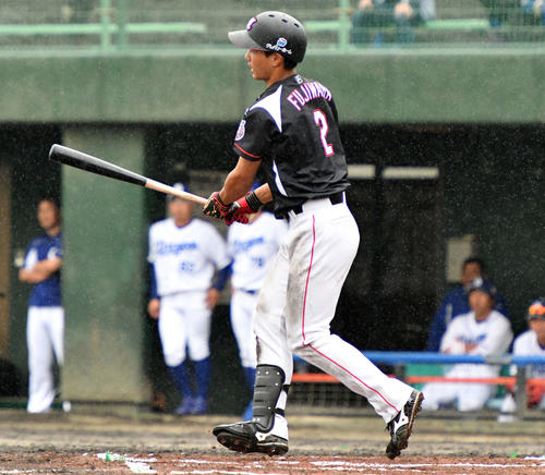 中日対ロッテ　6回表ロッテ1死、藤原は空振り三振に倒れる（撮影・滝沢徹郎）