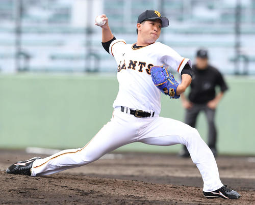 巨人対サムスン　巨人4番手で登板した鍬原（撮影・山崎安昭）