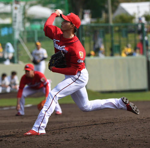 6回から登板した薮田和樹（（撮影・奥田泰也）